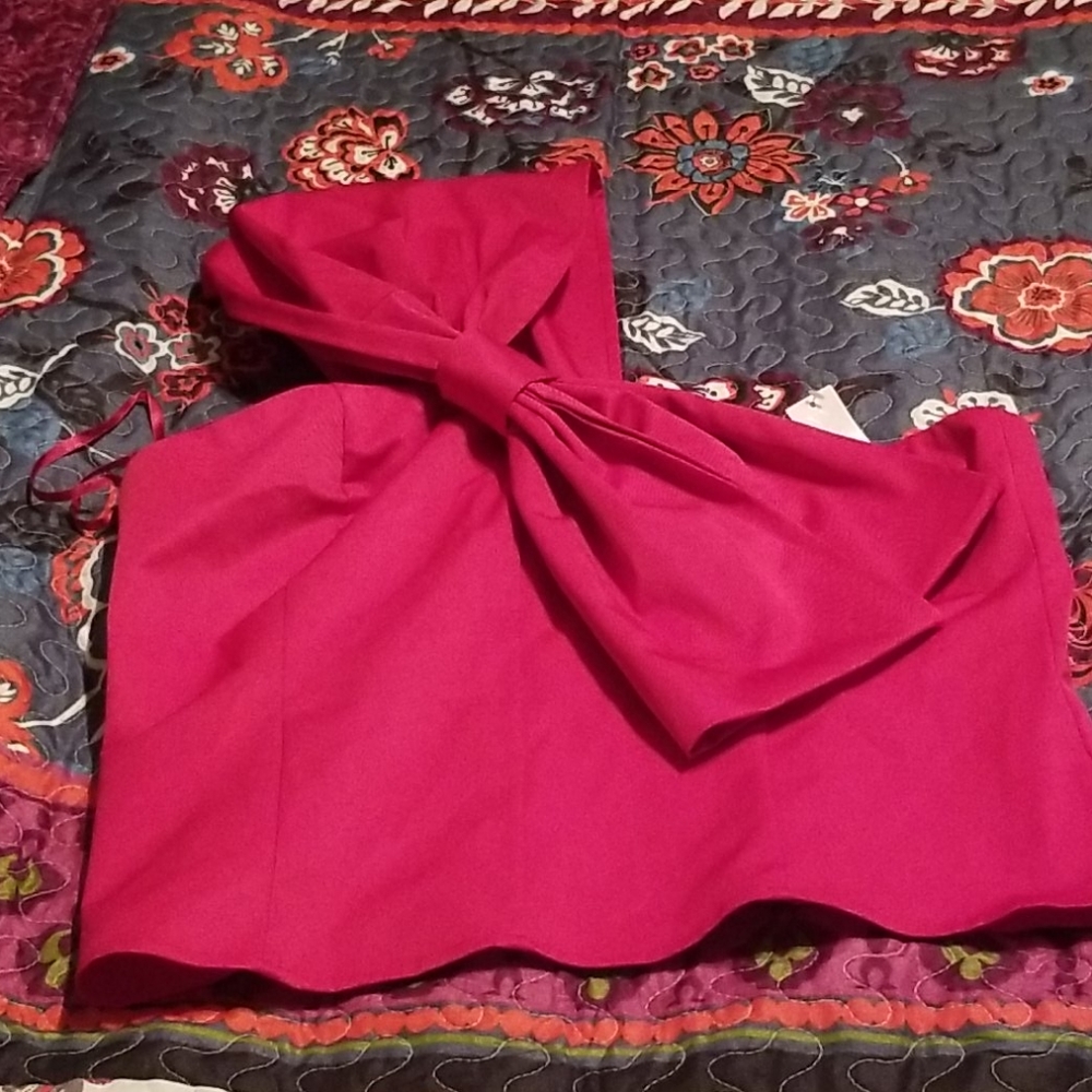 One shoulder red blouse fit just for you!